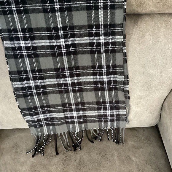 Cashmere 100% scarf Black White Scotland - Picture 1 of 3